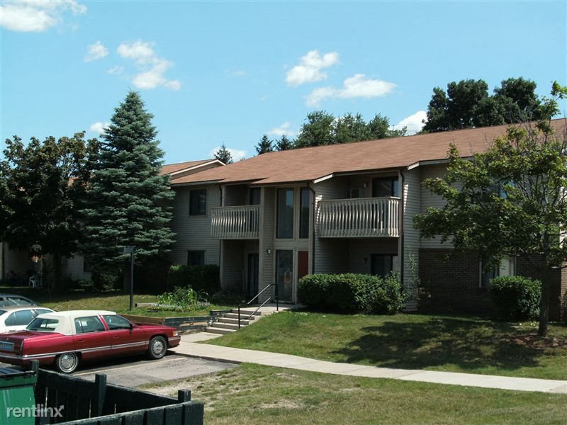 Photos and Video of MAPLE HEIGHTS APARTMENTS in Saline, MI